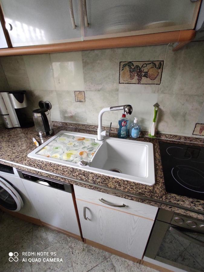 Weltoffenes Privates Gaestezimmer Bei Lgbtq Freundlichen Gastgeber Der Mit In Der Wohnung Lebt Berlin Exterior photo
