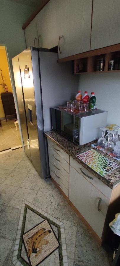 Weltoffenes Privates Gaestezimmer Bei Lgbtq Freundlichen Gastgeber Der Mit In Der Wohnung Lebt Berlin Exterior photo